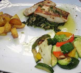 Zanderfilet auf Mandel-Spinat im Ristorante Bellin