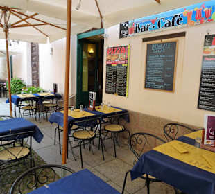 Außenplätze des Diva Cafe