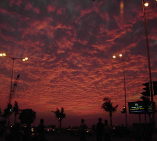 Dramatische Himmelskulisse in Bombay