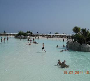 Wellenbecken mit Strand