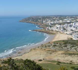 Blick vom Obelisken zur Küste und auf Praia da Luz