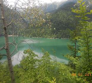 Озеро с дороги к водопаду