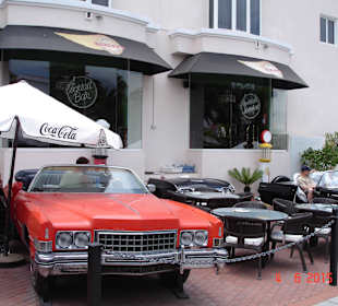 Flamingobar an der Strandpromenade