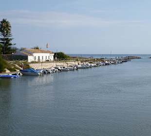 Kurze Strandunterbrechung beim Kanal