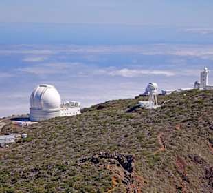 Links das Englische Teleskop