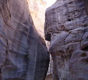 Weg durch die Schlucht