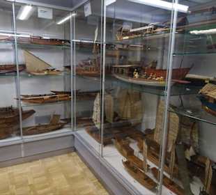 Im Schaumagazin des Übersee-Museums