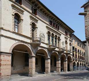 Via Antenore,rechts Tomba Antenore