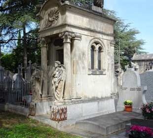 Rundgang über den Friedhof Saint-Pierre
