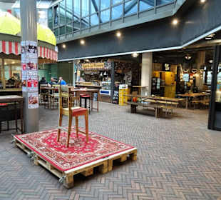 Rundgang durch die Markthalle Acht