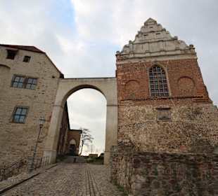 Schlossskapelle und Torbogen
