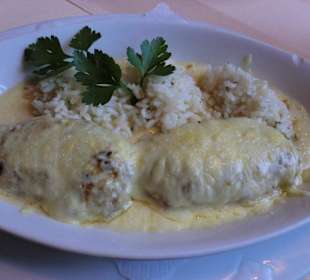 Zwei Suzuki mit Knoblauchsauce