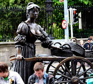 Molley Malone Statue