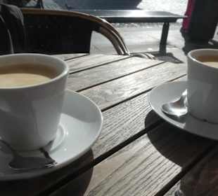 Kaffeepause am Marktplatz / Stadthaus-Ladenpassage