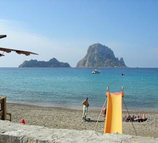 Cala dHort - dahinter Es Vedra