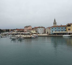 Die Hafenpromenade von Fazana