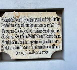 Inschriften an Häusern