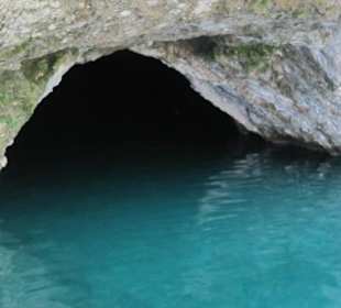 Wasserhöhle-Natur Pur