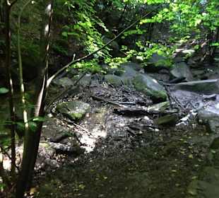Wanderung Heslacher Wasserfälle und Heidenbrünnele