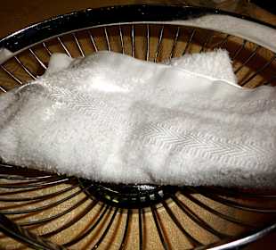 Das Tuch für die Hände nach dem Essen