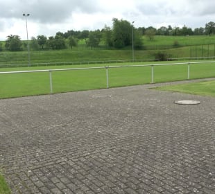 Sportgelände auf dem Bus