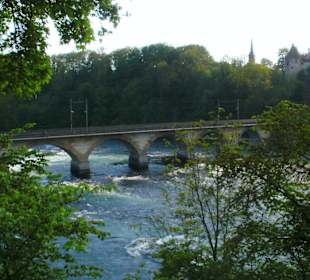 Blick aufdie Brücke zum Schloss