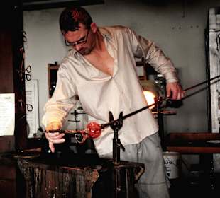 Glasbläser bei der Arbeit