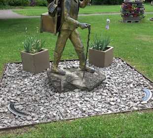 Skulptur Bürstenmacher Lützenhardt