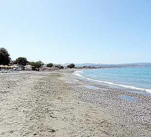 Strand nach links vor der Taverne