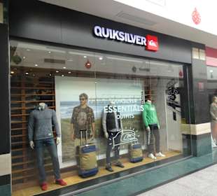 Markengeschäft in der Mall, teurer als bei uns