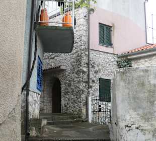 Bei einem Altstadtbummel durch Novi Vinodolski