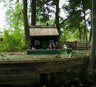 Lustig gestaltete Vorgärten an der Spree