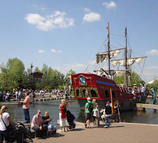 Piratenschiff und Baumhaus