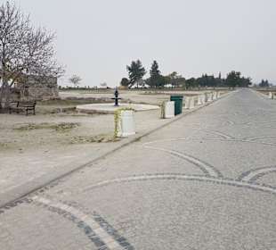 Der Hauptweg in Pamukkale