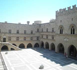 Innenhof im Großmeisterpalast