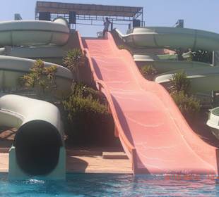 3 Rutschen links eine davon ist dunkel