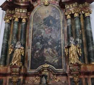 Die Kollegienkirche am Universitätsplatz