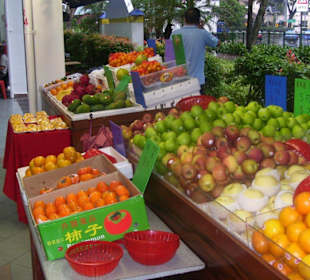 farbenfroher Obststand