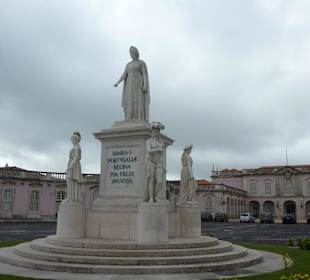 Denkmal Maria I bei Palacio Nacional de Queluz