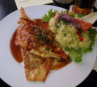 Hausgemachte Maultaschen mit Kartoffelsalat