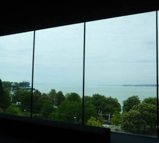 Blick durch das Panoramafenster zum Bodensee