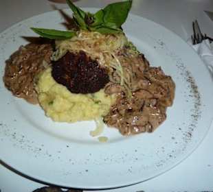 Frikadellen mit Pilzrahmsauce und Kartoffelpüree