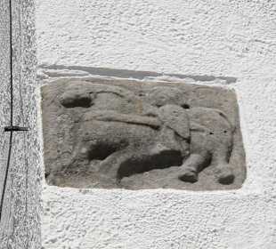 Skulptur im Westturm