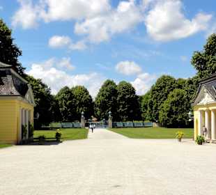 Blick auf den Haupteingang des Schlosses