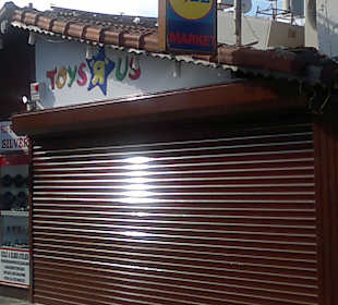 Keine 9 Uhr, er kommt gleich