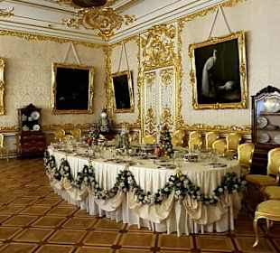 Gedeckter Tisch in einem Speisezimmer