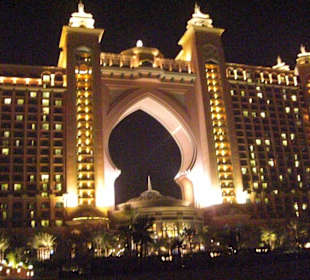 Vor dem Atlantis the Palm