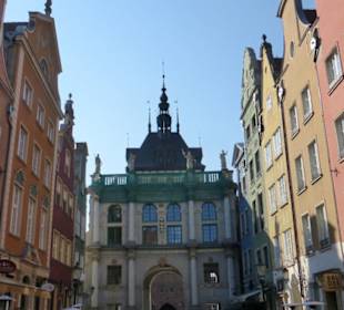 Das Goldene Tor von der Langgasse aus gesehen