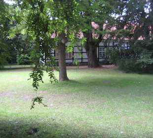 Kleiner Blick auf das frühere Wirtschaftsgebäude