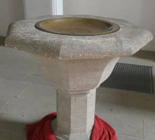 Der Taufstein in der Augustinerkirche